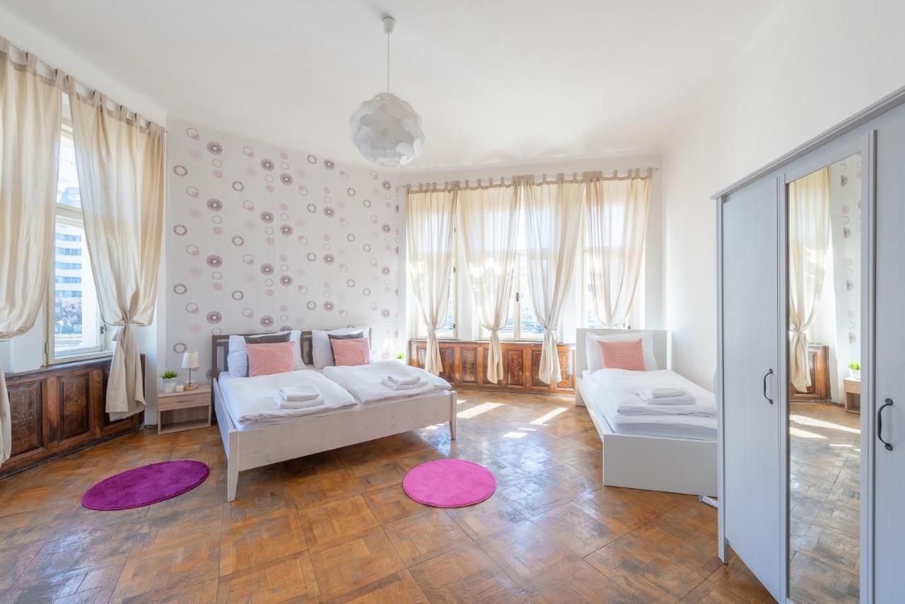 Tesnov Residence Apartments Praga Esterno foto